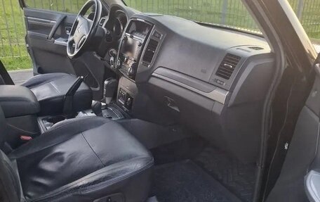 Mitsubishi Pajero IV, 2015 год, 2 870 000 рублей, 11 фотография