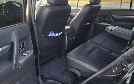 Mitsubishi Pajero IV, 2015 год, 2 870 000 рублей, 10 фотография