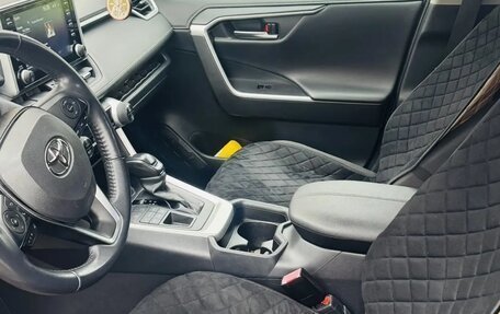 Toyota RAV4, 2020 год, 3 300 000 рублей, 5 фотография