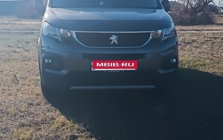 Peugeot Rifter I, 2019 год, 2 350 000 рублей, 10 фотография