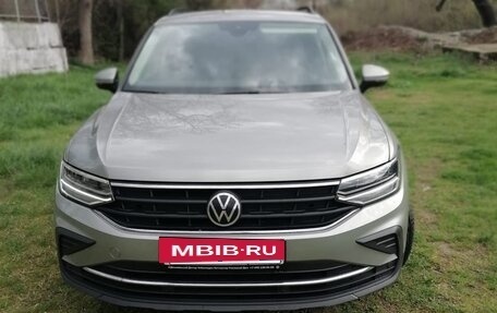 Volkswagen Tiguan II, 2021 год, 3 180 000 рублей, 24 фотография