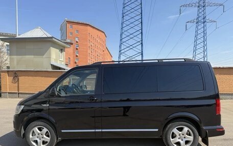 Volkswagen Multivan T6 рестайлинг, 2018 год, 3 650 000 рублей, 2 фотография