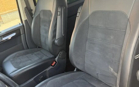 Volkswagen Multivan T6 рестайлинг, 2018 год, 3 650 000 рублей, 14 фотография