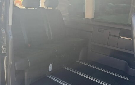 Volkswagen Multivan T6 рестайлинг, 2018 год, 3 650 000 рублей, 17 фотография