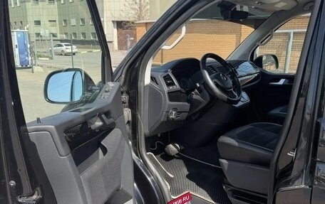 Volkswagen Multivan T6 рестайлинг, 2018 год, 3 650 000 рублей, 13 фотография