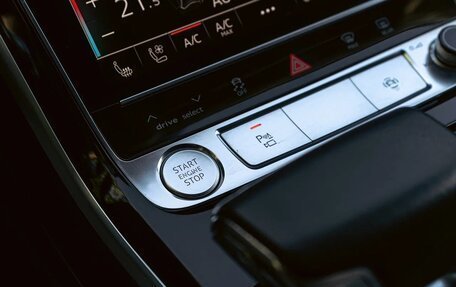 Audi A8, 2018 год, 4 650 000 рублей, 28 фотография