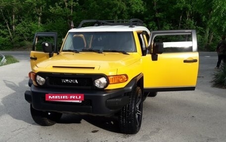 Toyota FJ Cruiser, 2007 год, 3 300 000 рублей, 2 фотография