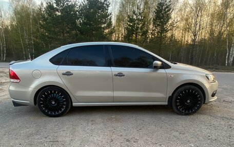 Volkswagen Polo VI (EU Market), 2011 год, 900 000 рублей, 2 фотография