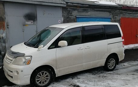 Toyota Noah III, 2006 год, 400 000 рублей, 1 фотография