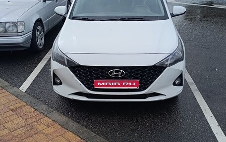 Hyundai Solaris II рестайлинг, 2020 год, 900 000 рублей, 1 фотография