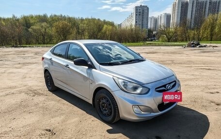 Hyundai Solaris II рестайлинг, 2013 год, 850 000 рублей, 2 фотография
