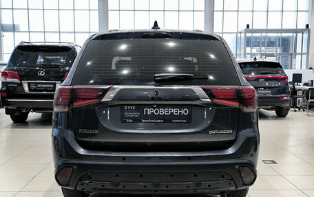 Mitsubishi Outlander III рестайлинг 3, 2019 год, 2 247 000 рублей, 10 фотография