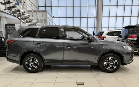Mitsubishi Outlander III рестайлинг 3, 2019 год, 2 247 000 рублей, 8 фотография