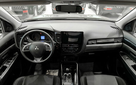 Mitsubishi Outlander III рестайлинг 3, 2019 год, 2 247 000 рублей, 18 фотография