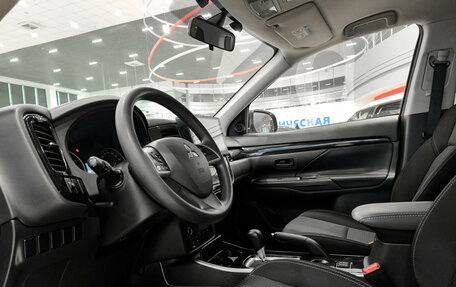 Mitsubishi Outlander III рестайлинг 3, 2019 год, 2 247 000 рублей, 20 фотография