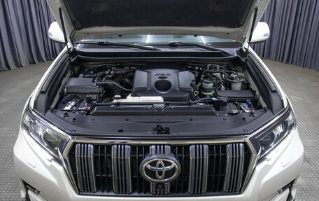 Toyota Land Cruiser Prado 150 рестайлинг 2, 2018 год, 5 998 000 рублей, 9 фотография