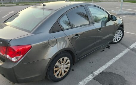 Chevrolet Cruze II, 2009 год, 500 000 рублей, 3 фотография