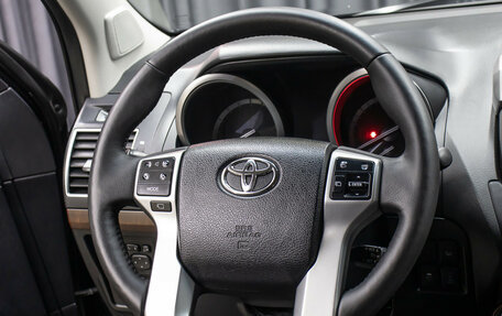 Toyota Land Cruiser Prado 150 рестайлинг 2, 2015 год, 3 849 000 рублей, 15 фотография