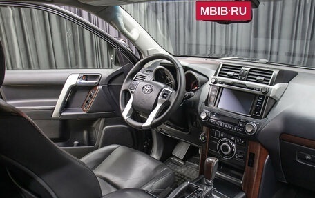 Toyota Land Cruiser Prado 150 рестайлинг 2, 2015 год, 3 849 000 рублей, 12 фотография