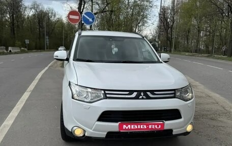 Mitsubishi Outlander III рестайлинг 3, 2014 год, 1 480 000 рублей, 1 фотография