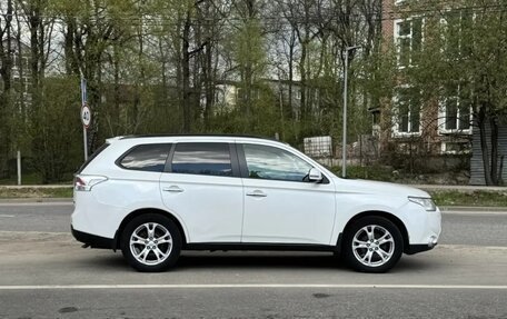 Mitsubishi Outlander III рестайлинг 3, 2014 год, 1 480 000 рублей, 4 фотография