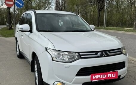 Mitsubishi Outlander III рестайлинг 3, 2014 год, 1 480 000 рублей, 2 фотография