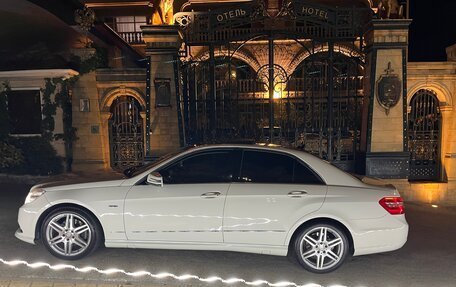 Mercedes-Benz E-Класс, 2011 год, 2 200 000 рублей, 3 фотография