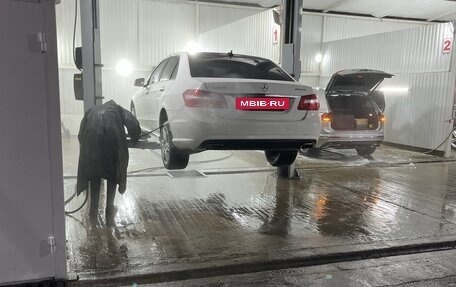 Mercedes-Benz E-Класс, 2011 год, 2 200 000 рублей, 11 фотография