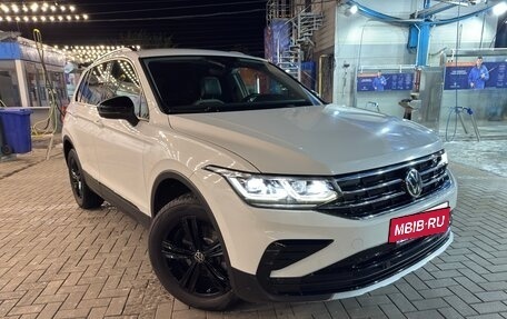 Volkswagen Tiguan II, 2021 год, 3 000 000 рублей, 2 фотография