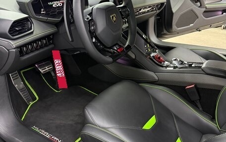 Lamborghini Huracán, 2019 год, 25 000 000 рублей, 10 фотография