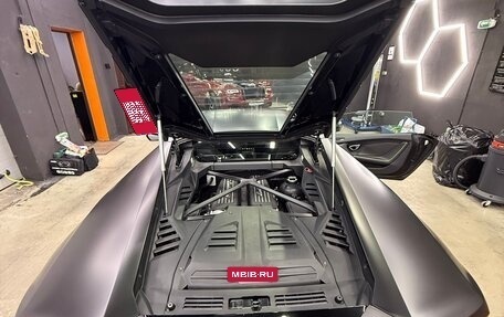Lamborghini Huracán, 2019 год, 25 000 000 рублей, 18 фотография