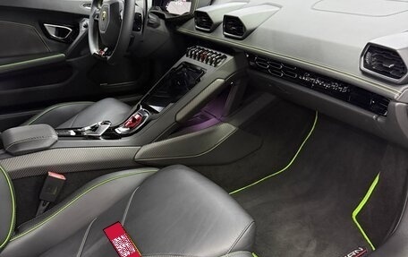 Lamborghini Huracán, 2019 год, 25 000 000 рублей, 21 фотография