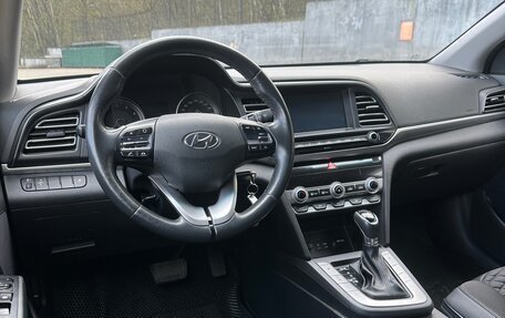 Hyundai Elantra VI рестайлинг, 2019 год, 1 350 000 рублей, 18 фотография