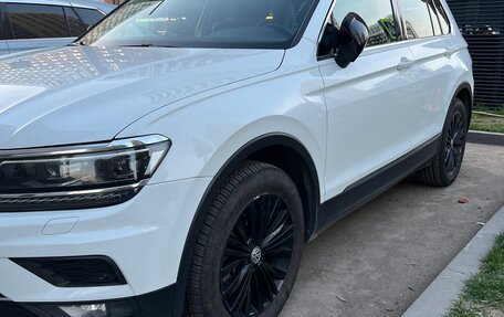 Volkswagen Tiguan II, 2018 год, 2 290 000 рублей, 2 фотография