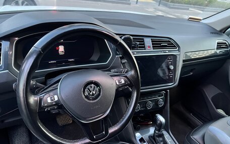 Volkswagen Tiguan II, 2018 год, 2 290 000 рублей, 13 фотография