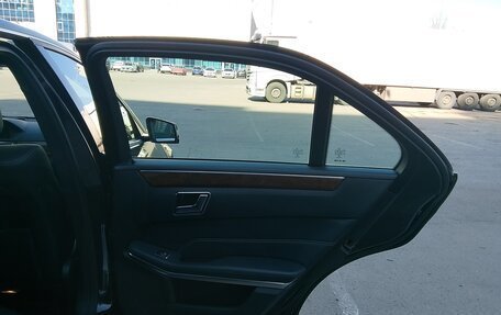 Mercedes-Benz E-Класс, 2013 год, 2 300 000 рублей, 32 фотография