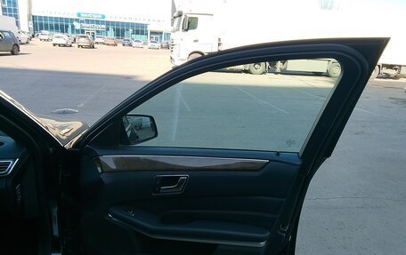 Mercedes-Benz E-Класс, 2013 год, 2 300 000 рублей, 24 фотография