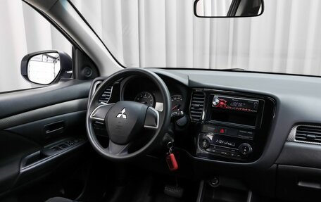 Mitsubishi Outlander III рестайлинг 3, 2014 год, 1 499 000 рублей, 7 фотография