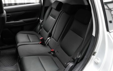 Mitsubishi Outlander III рестайлинг 3, 2014 год, 1 499 000 рублей, 9 фотография