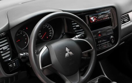 Mitsubishi Outlander III рестайлинг 3, 2014 год, 1 499 000 рублей, 11 фотография