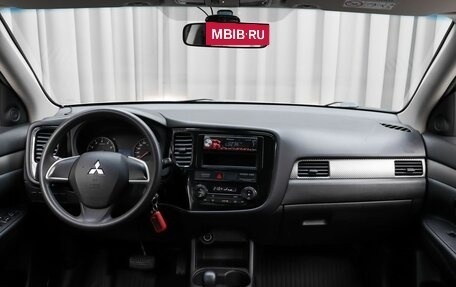 Mitsubishi Outlander III рестайлинг 3, 2014 год, 1 499 000 рублей, 10 фотография
