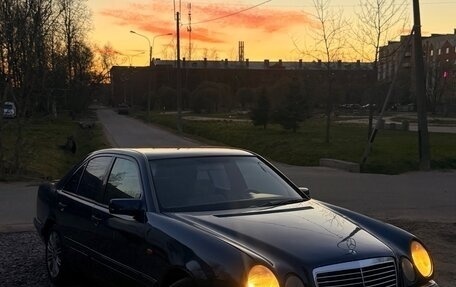 Mercedes-Benz E-Класс, 1997 год, 235 000 рублей, 2 фотография
