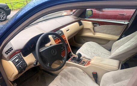 Mercedes-Benz E-Класс, 1997 год, 235 000 рублей, 7 фотография