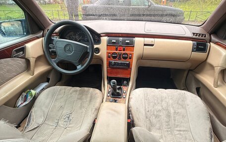 Mercedes-Benz E-Класс, 1997 год, 235 000 рублей, 8 фотография