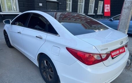 Hyundai Sonata VI, 2010 год, 1 000 000 рублей, 4 фотография