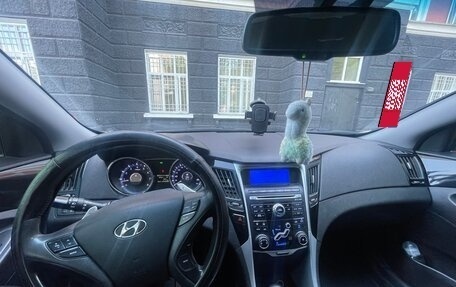 Hyundai Sonata VI, 2010 год, 1 000 000 рублей, 5 фотография