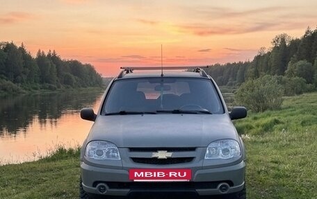 Chevrolet Niva I рестайлинг, 2012 год, 840 000 рублей, 3 фотография