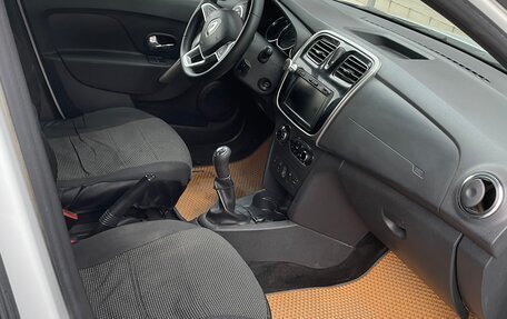 Renault Logan II, 2019 год, 850 000 рублей, 7 фотография