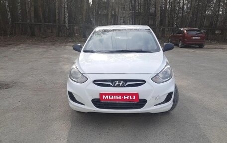 Hyundai Solaris II рестайлинг, 2012 год, 1 фотография