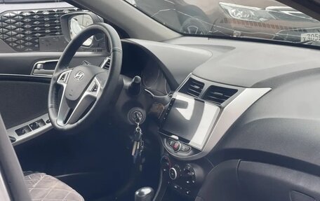 Hyundai Solaris II рестайлинг, 2012 год, 690 000 рублей, 7 фотография
